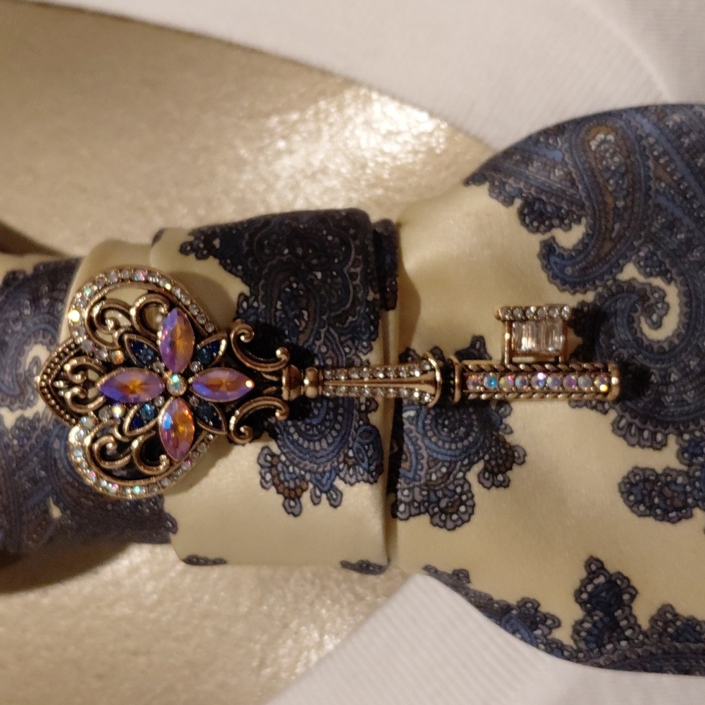 Handcrafted NeckTie Necklace With Bee Hat  Pin And Key Brooch . - Picture 6 of 6